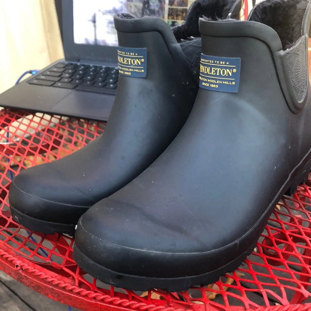 🚨B2G1 PENDLETON Black Blue Rubber Rainboots